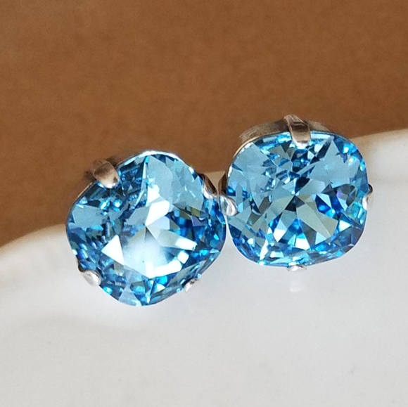 👗🦜NEW🦜👗Swarovski Crystal Earrings in Antique Silver - Picture 6 of 7